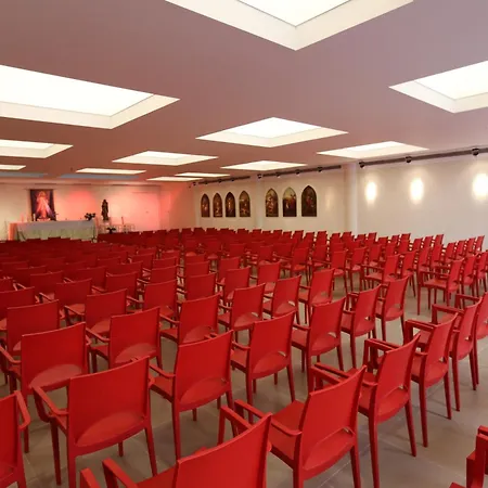 Magnificat Center Hotel